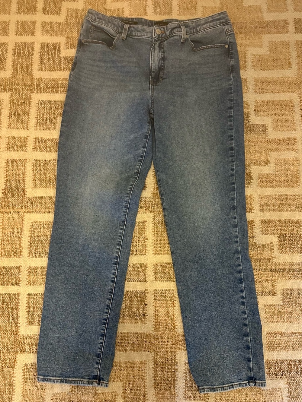 Talbots Light Wash Straight Leg Jeans Sz 12 EUC